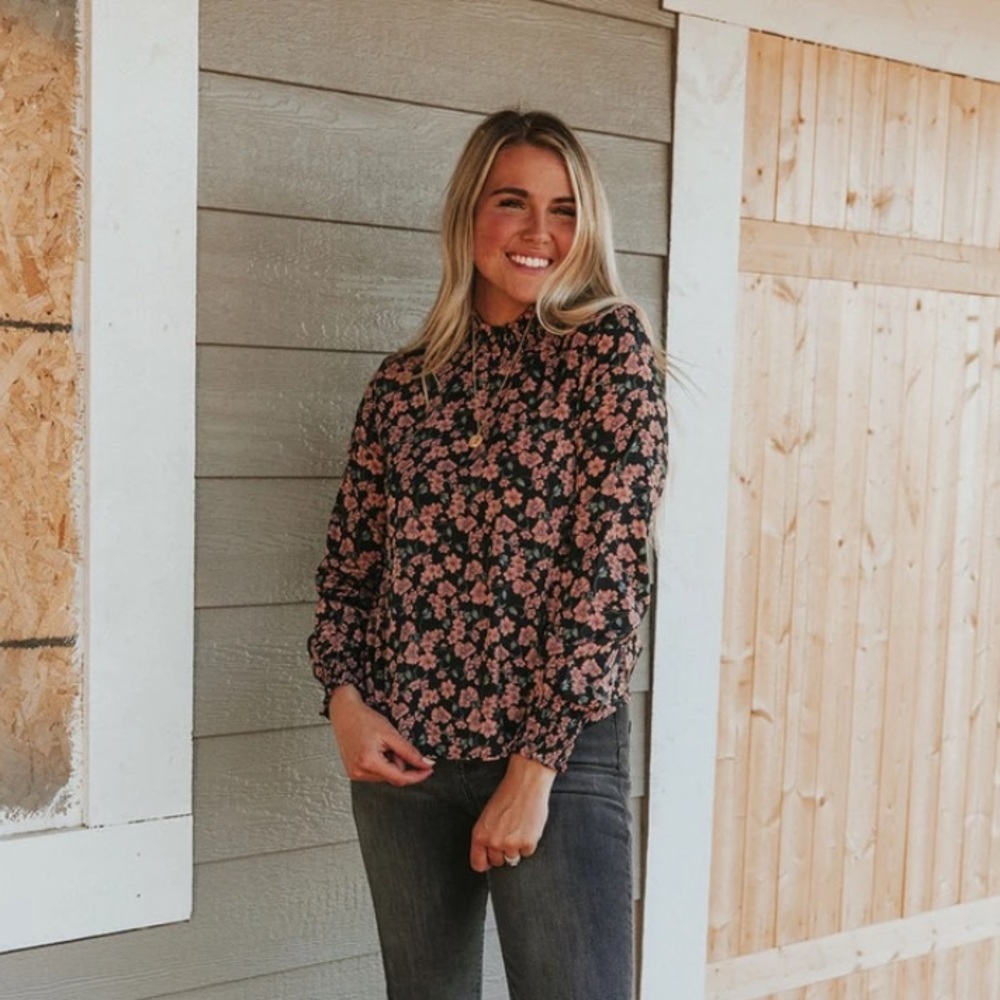 Smocked neck floral long sleeve top - Picture 4 of 15